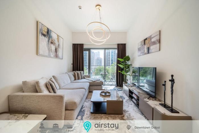 Airstay - Chic 1BR Near Burj Khalifa & Dubai Mall - Monthly Offer Available