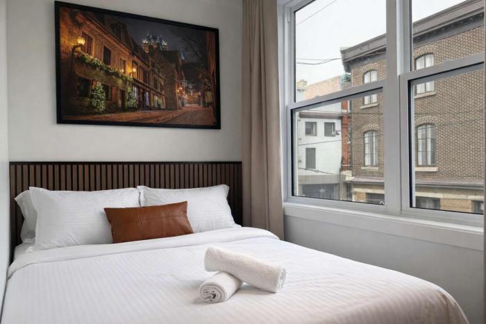 Room with a Queen-Size Bed Downtown Quebec City