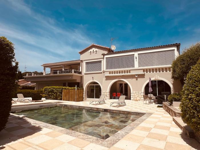 Villa secrète classée 4 étoiles entre vignes & calanques
