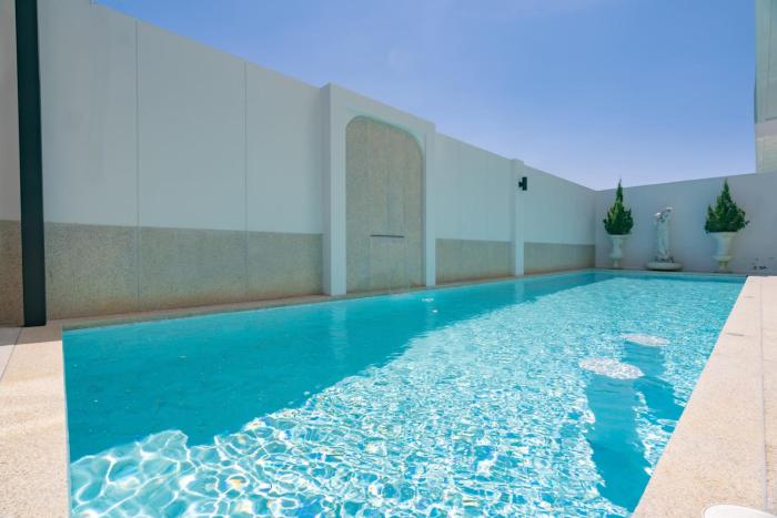 Modern 4BR Villa with Private Pool close to Boat Avenue in Bangtao