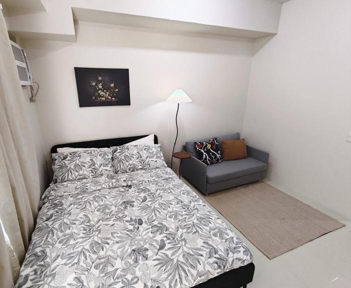 Studio unit near shangrila and Shaw