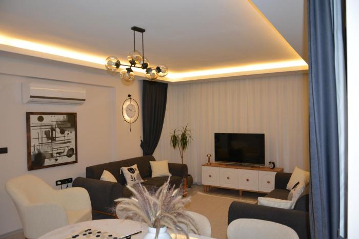 Fethiyede evinizdeki rahatlığın adresi 4 oda 1 salon 8 yatak 2 banyo ihtiyacınız olan tüm eşyalar vardır