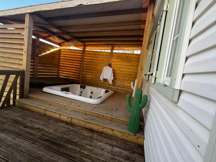Mobil home avec jacuzzi et terrasse - 4 pers. - API-1-52-2022