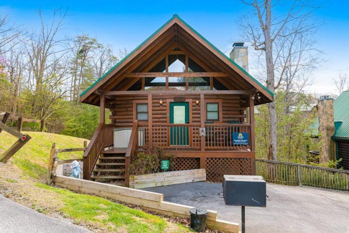 Dog Friendly Cabin Sleeps 2 Hot Tub Near Park