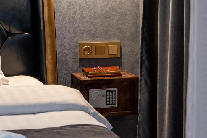 HIDDEN BANK: Diggers Dream