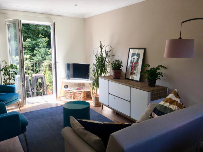 Quiet apartment with balcony, EV and private parking