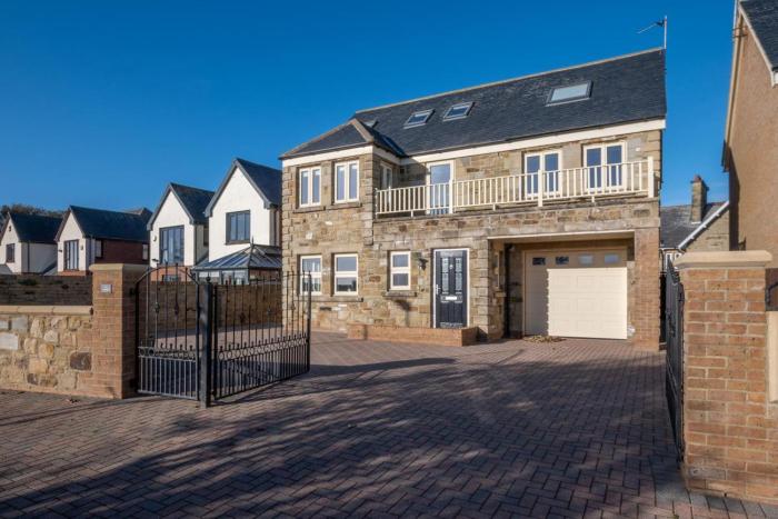 4 Bed in North Sunderland oc-gd0238