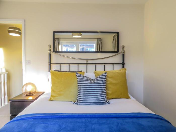 Tudors eSuites 4 Bedroom House Driveway & Garden - #6G