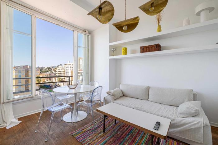 fAir-conditioned Seafront Apartment – Nice