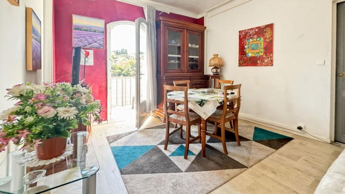 Family 3-Bedroom Apartment Near Downtown Cannes