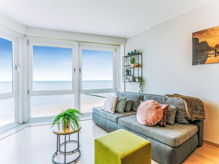 Apartment sea view west by Interhome
