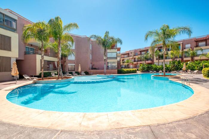 Appartement 2ch avec vue sur piscine en centre-ville