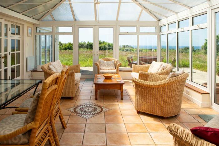 4 Spacious Cornish Cottages near Bude - Sleeps 25