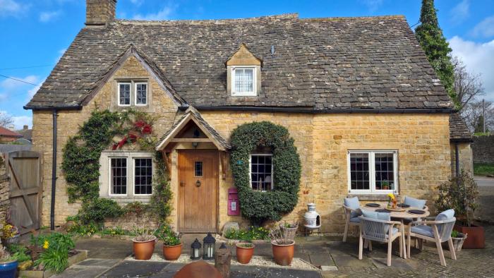 18th Century Cotswolds Cottage Parking Garden - Pass the Keys