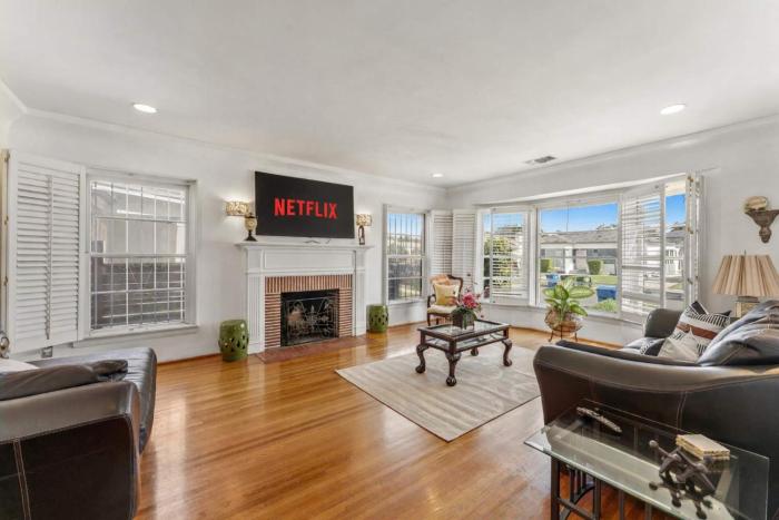 Stylish 3BR Home with Backyard & Outdoor Seating