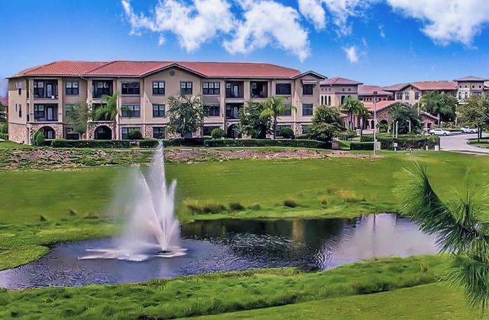 Dog-friendly condo on ground floor with fast WiFi, shared pool, hot tub, & WD