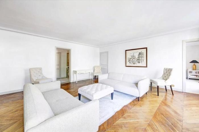 1BR Montaigne Champs Elysee