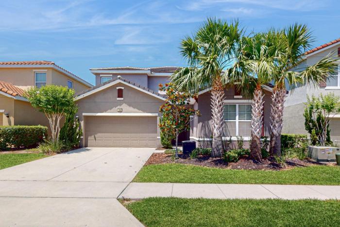 Family-friendly home with private pool, spa & resort lazy riverwater slide