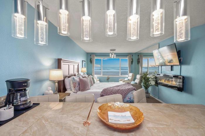 Stunning Beachfront Suite - Sleeps 6 - Second Floor - Pool and Sauna