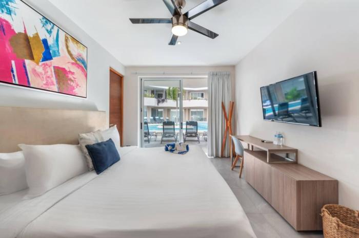 Luxury Condo, Hab Privada 100MB AC Gym Pool Cine