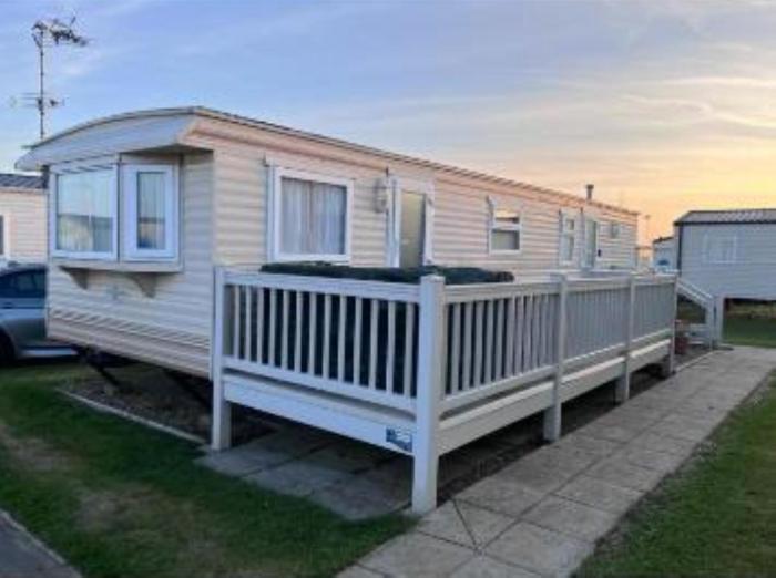 2-bed caravan sleeping up to 5 on the popular California Cliffs Holiday Park CHPC1