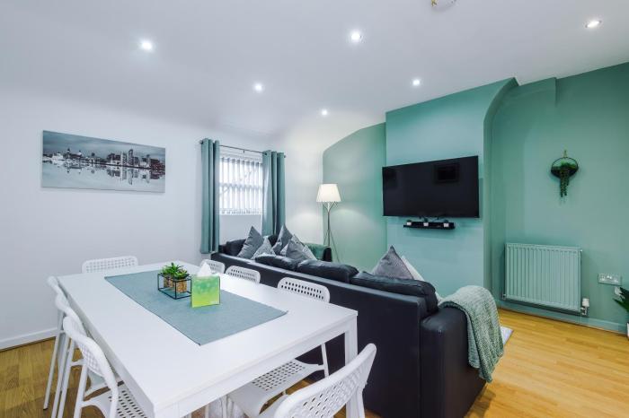 6-Bedroom Byrom Apartment - Ideal For Groups
