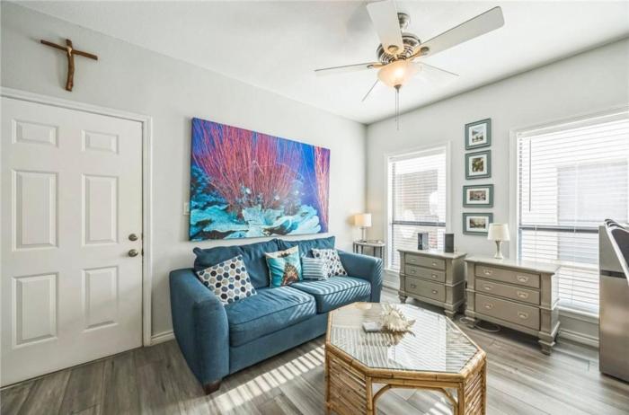 Cozy 1 bedroom condo thats 2 min away from beach