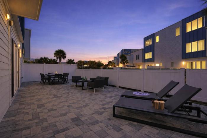 Two-story luxury condo near Disney