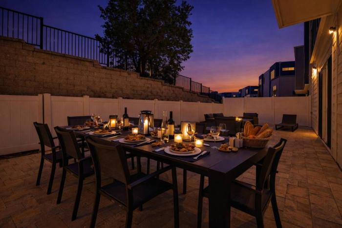 Two-story luxury condo near Disney with pool