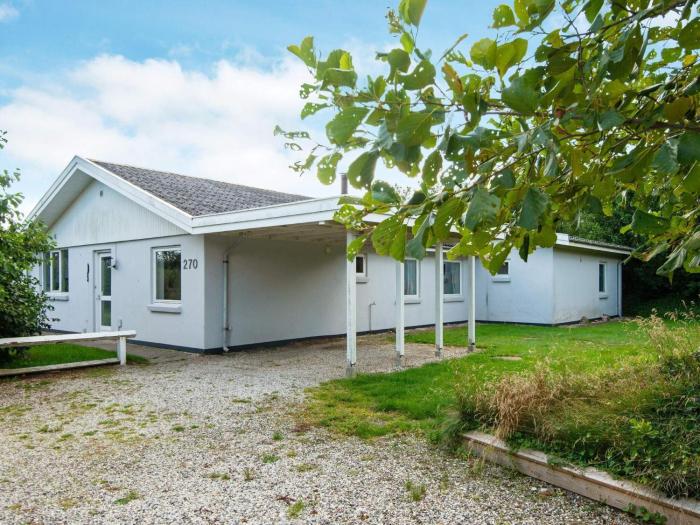8 person holiday home in Ulfborg-By Traum