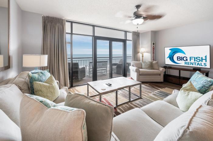 Amazing Oceanfront Condo with Pool and Hot tubs