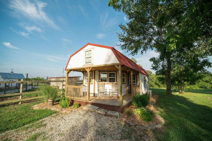 Lone Star Bungalow with Hiking & Lake access