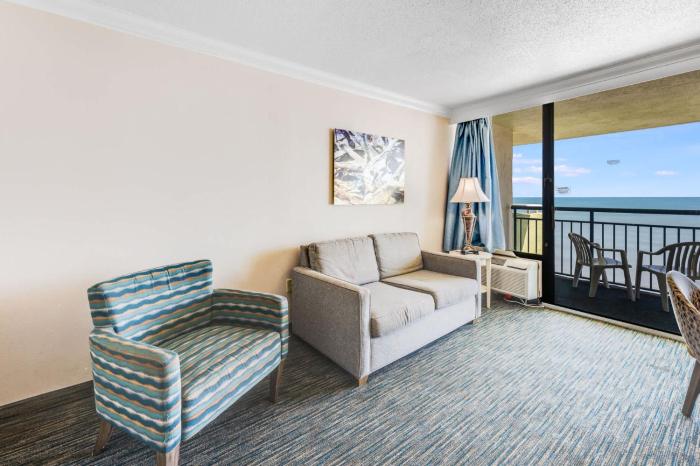 Direct Oceanfront at Coral Beach with Heated Pools