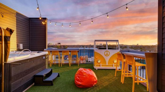 The Lodge That ’70s Show by AvantStay
