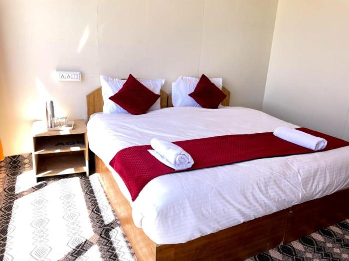 zoz camp pangong lake
