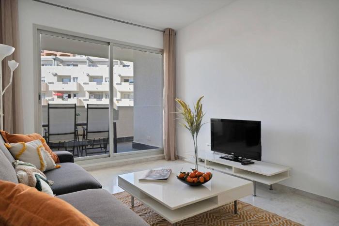 Modern 2BR Stay in Riviera Near Beach & Marbella