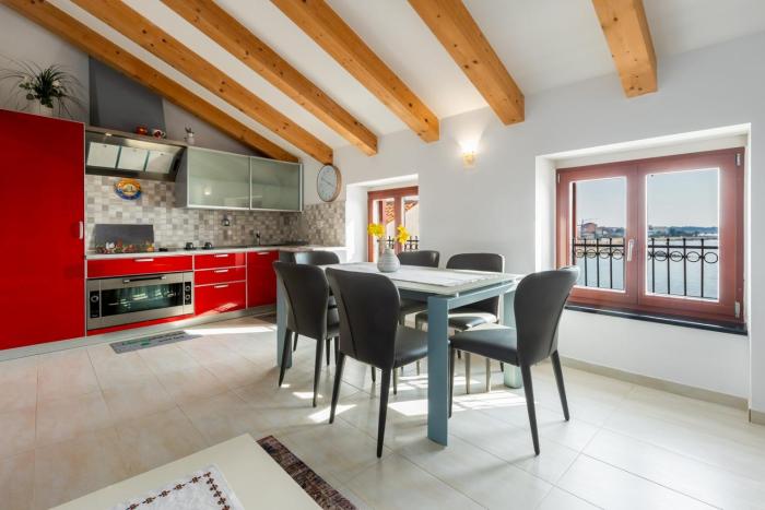 Apartment Seafront Mia