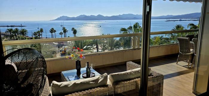 "La Dolce Vita" Seaview Apartment - La Réale Croisette