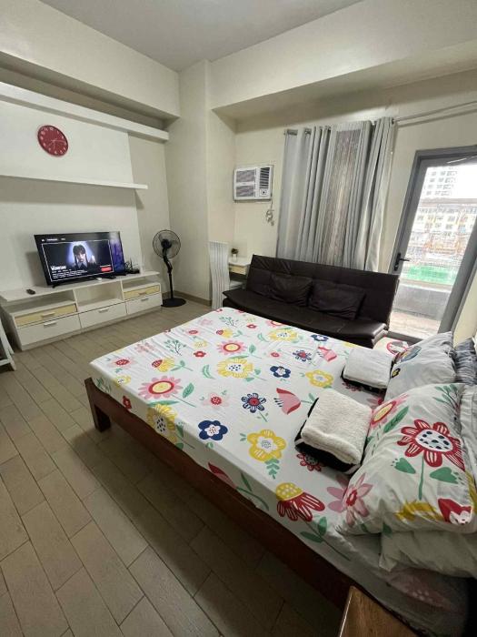 Staycation in manhattan plaza tower 1 beside alimall cubao 4 pax