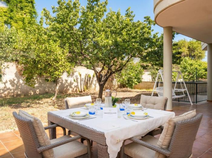 Elisas - Villa with Garden