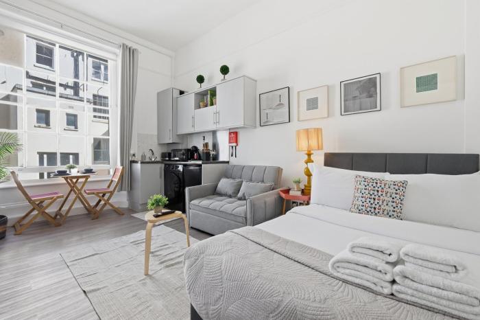 AURORA Hyde Park stay by KeyHol Luxury