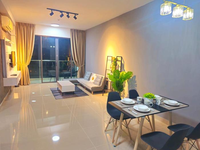 Amerin Suite I Seri Kembangan Balakong I City View I Balcony I Mall I Family