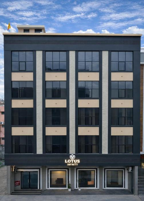 Hotel Lotus Infinity
