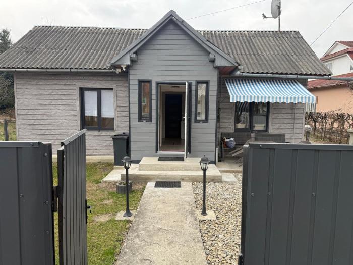 Дубова хата