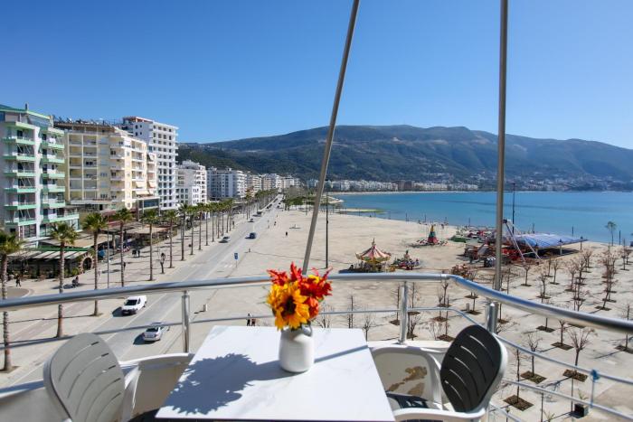 Holiday Apartment Central & Sea View - Happy Rentals