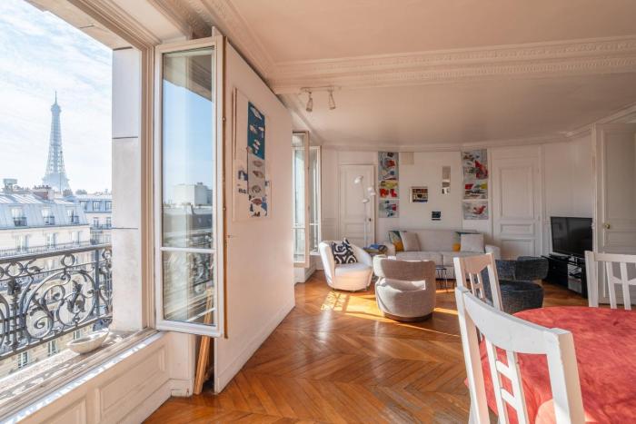 Top Floor Gem with Eiffel Tower View
