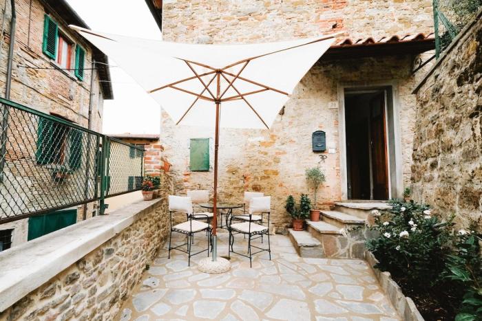 historical townhome in Poppi