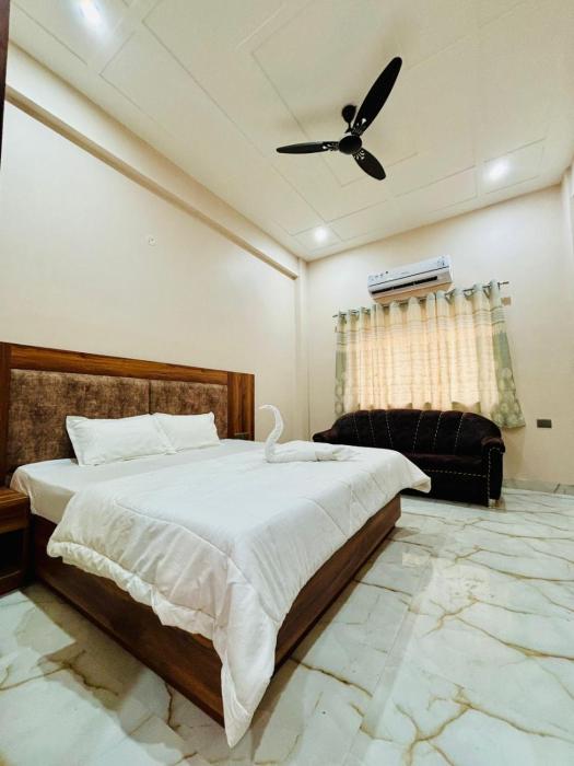 Hotel Tara Grand