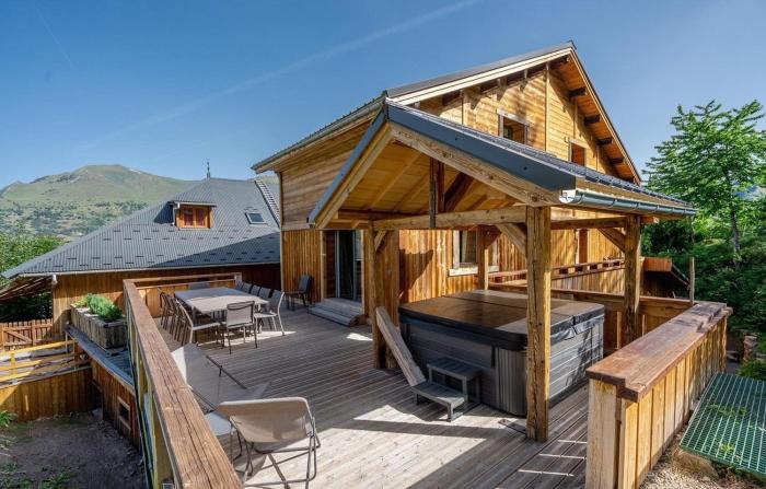 Chalet Le Petit Bes by Leavetown Vacations