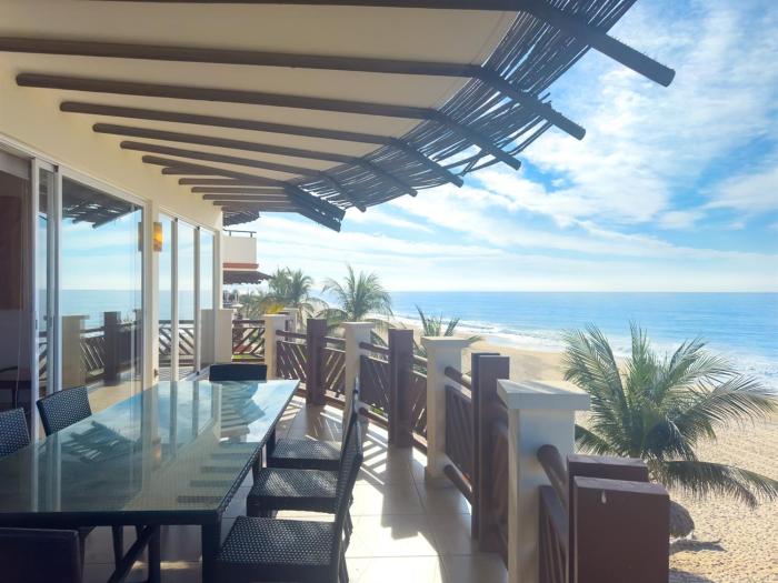 4 Bedrooms 3 Bathrooms Beach & Ocean Front